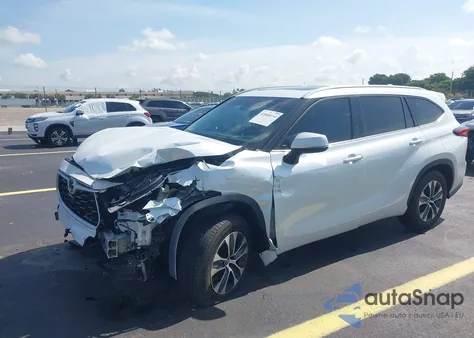 2022 Toyota Highlander Xle z USA, uszkodzony, nr VIN 5TDGZRAH4NS540954